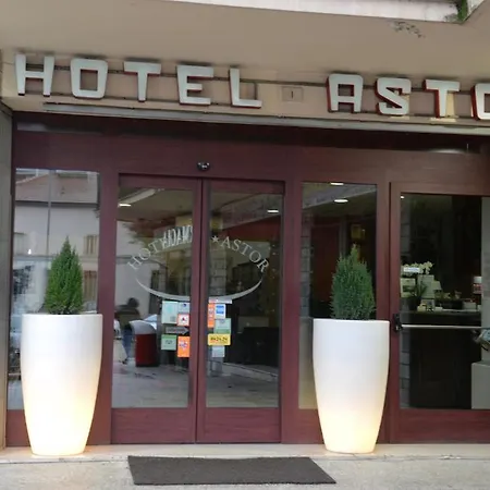 فندق Astor 2*